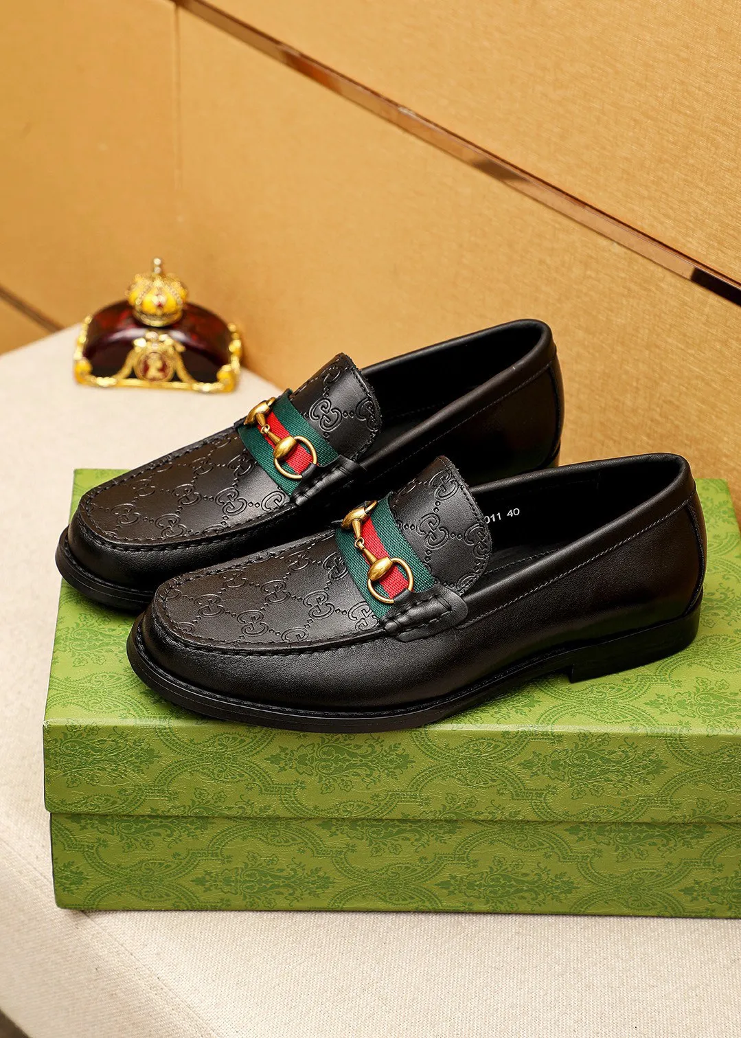Men's shoes 💰460 💐 Product trademark: GUCCI "Gucci" casual leather shoes Regular size: 38-44 (45🉑️customized) Product materials: Selected imported first-layer calfskin embossed upper + luxury hardware buckle, imported water-dyed cow leather lining. Strong three-dimensional visual effect, original combination outsole Color: 5⃣️colors available